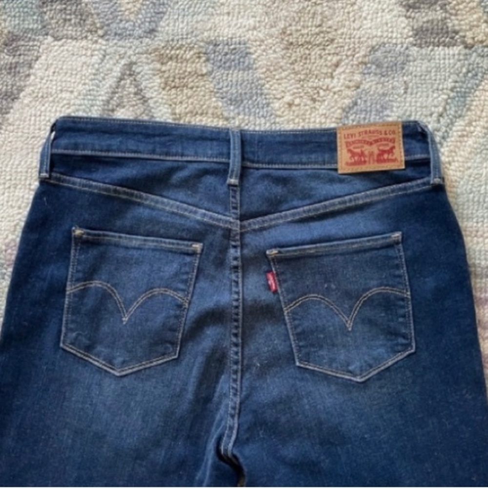 Size 12 Length 27” long Levi’s , Womens classic mid rise skinny stretchy jeans